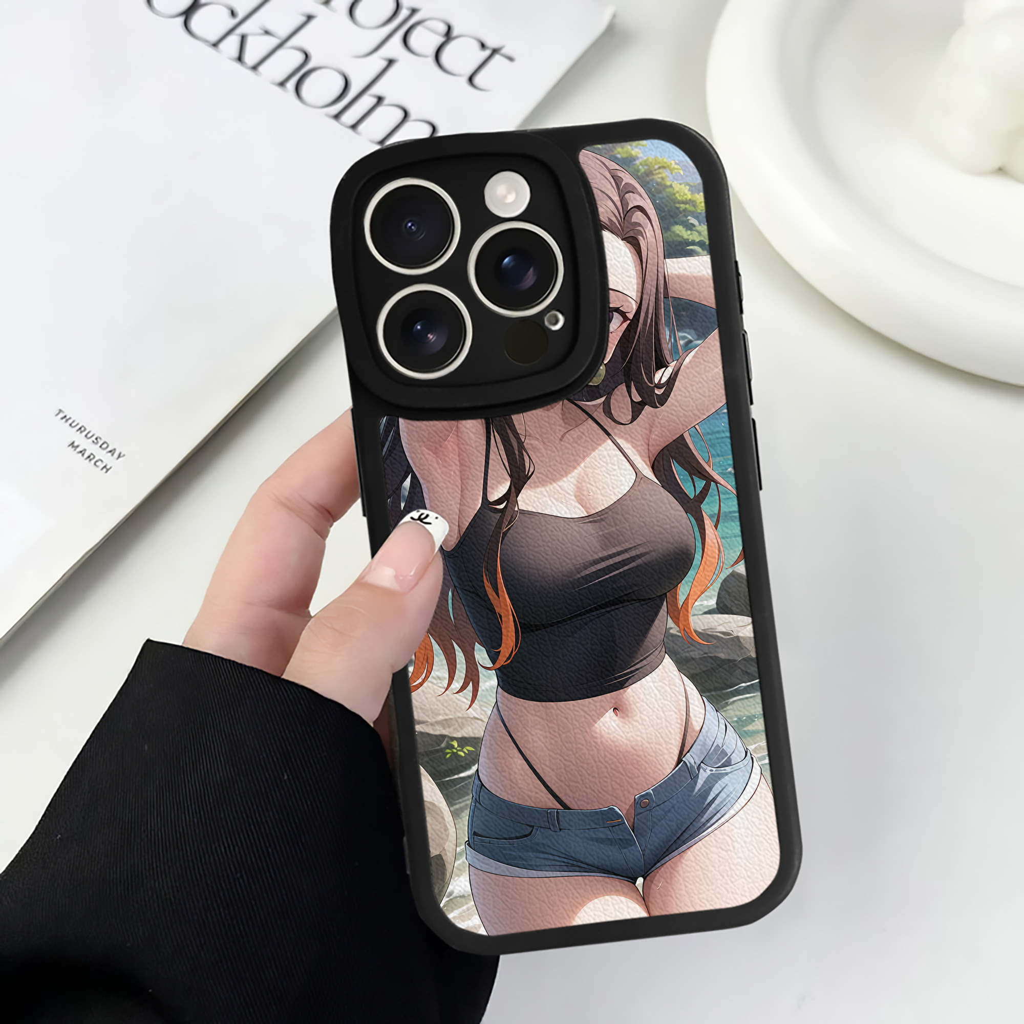 （画像用） 鬼滅の刃（きめつのやいば）竈門 禰󠄀豆子／かまど ねずこ Kamado Nezuko 【iPhone 16シリーズ対応】シリコンスマホケース（レザー調） 材質：シリコン